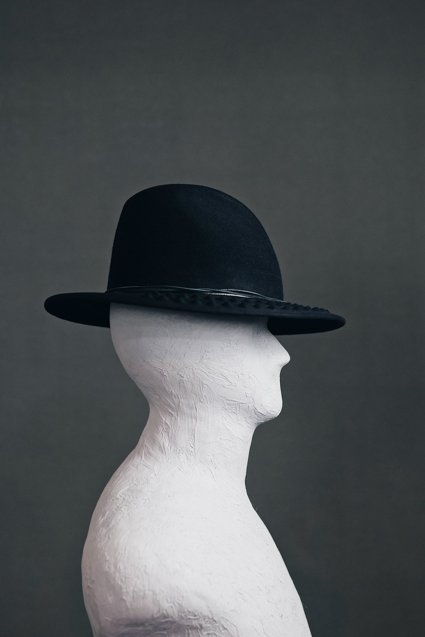 ARROW STUDS BRIM