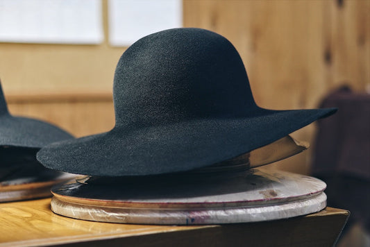 10周年の節目に、特別な黒。漆のように艶めくラビットフェルト ファーアンテロープ