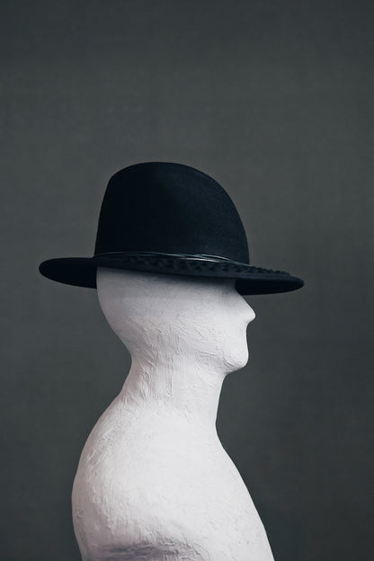 ARROW STUDS BRIM