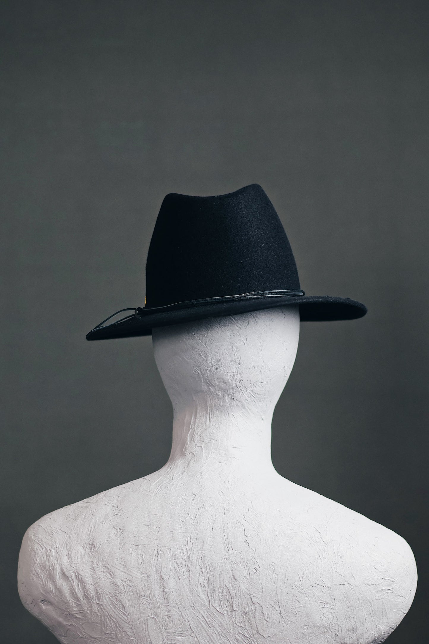 ARROW STUDS BRIM
