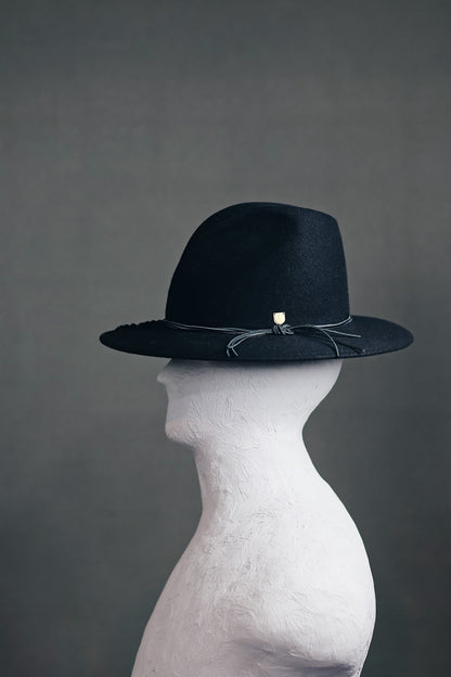 ARROW STUDS BRIM