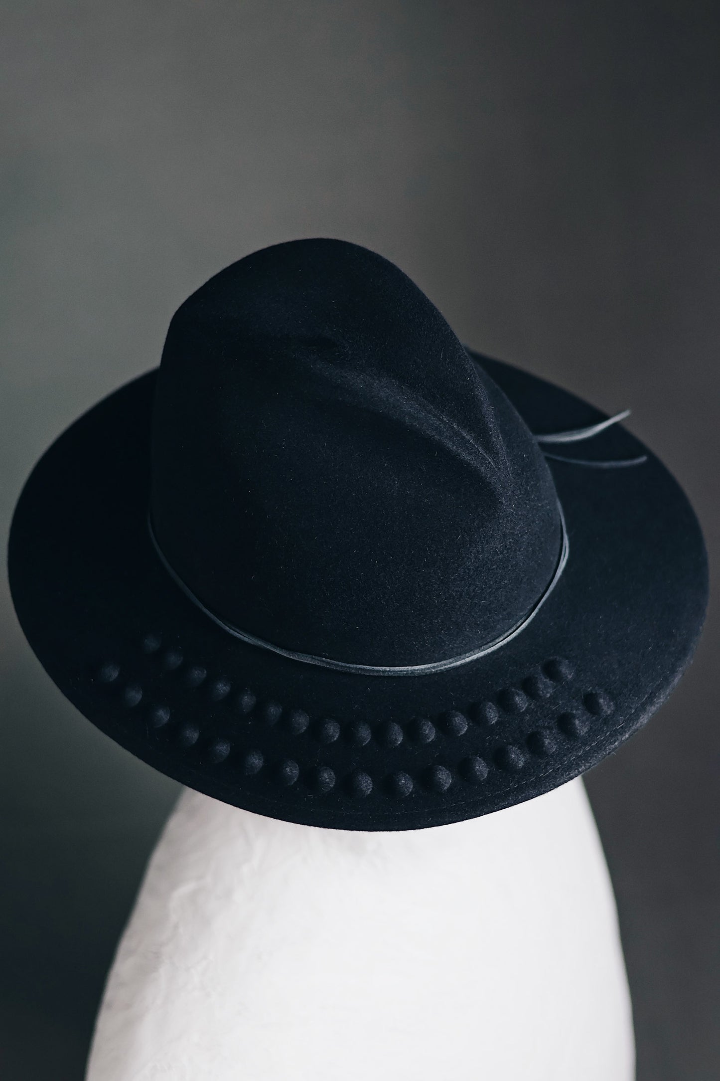 ARROW STUDS BRIM