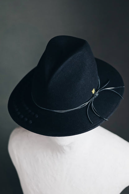 ARROW STUDS BRIM