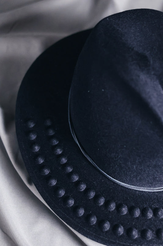 ARROW STUDS BRIM