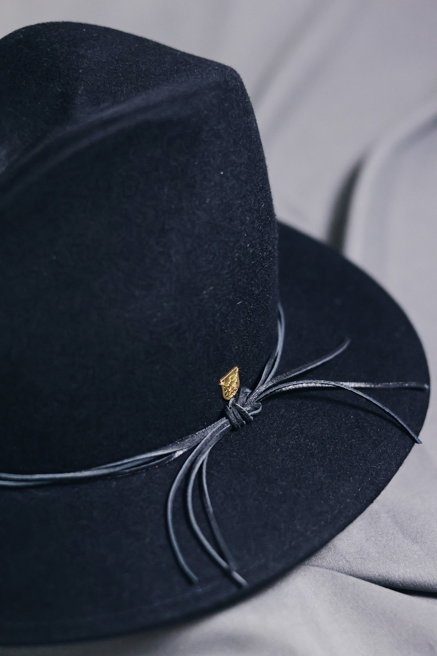 ARROW STUDS BRIM