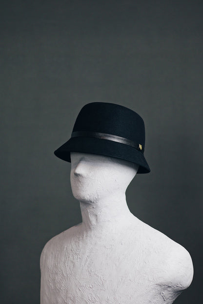 BUCKET HAT